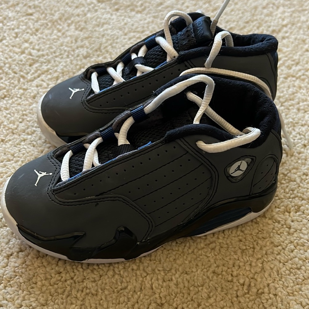 Toddler boys Jordan shoe size 9